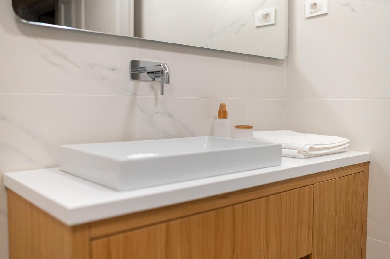 Superior 2 Bedroom Apartment Gabriela Дубровник Экстерьер фото